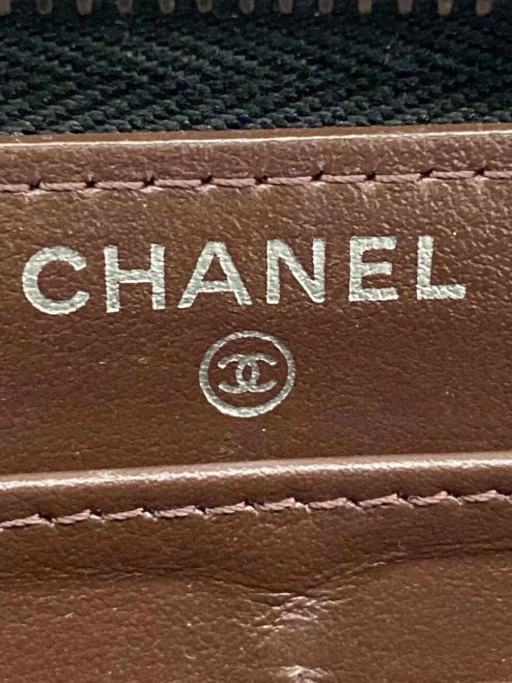 CHANEL Matelasse Black Calfskin Long Wallet - Picture 8 of 11